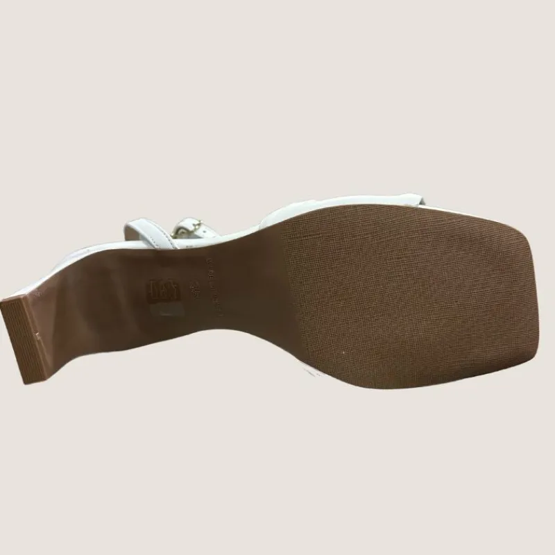 brazilio_este_heel_2.webp Este Heel | Brazilio Outlet