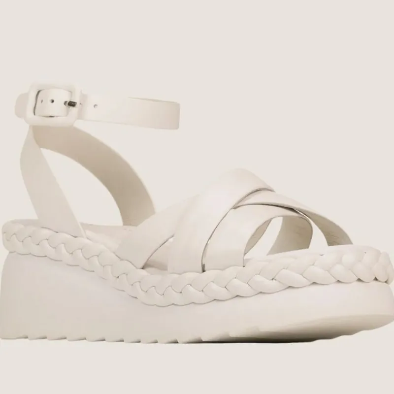 Melana Wedge | EOS Online
