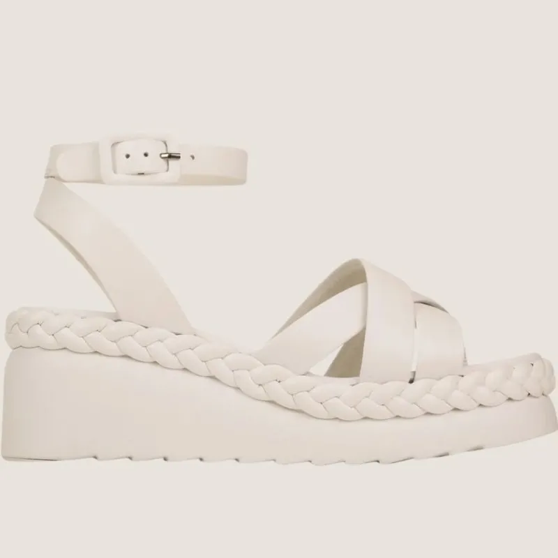 Melana Wedge | EOS Online