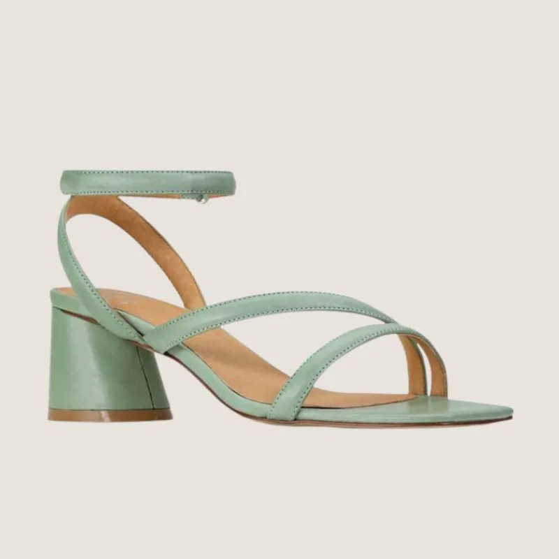 Petricia Heel | EOS Hot