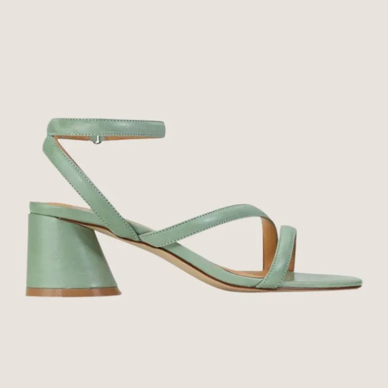 Petricia Heel | EOS Hot