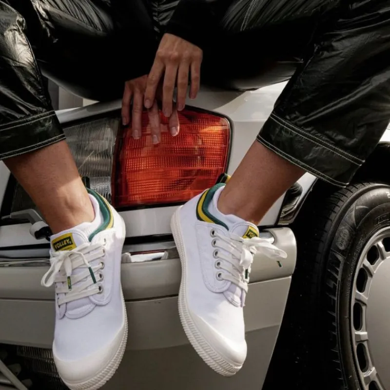 International Low Canvas Shoe | Volley Hot