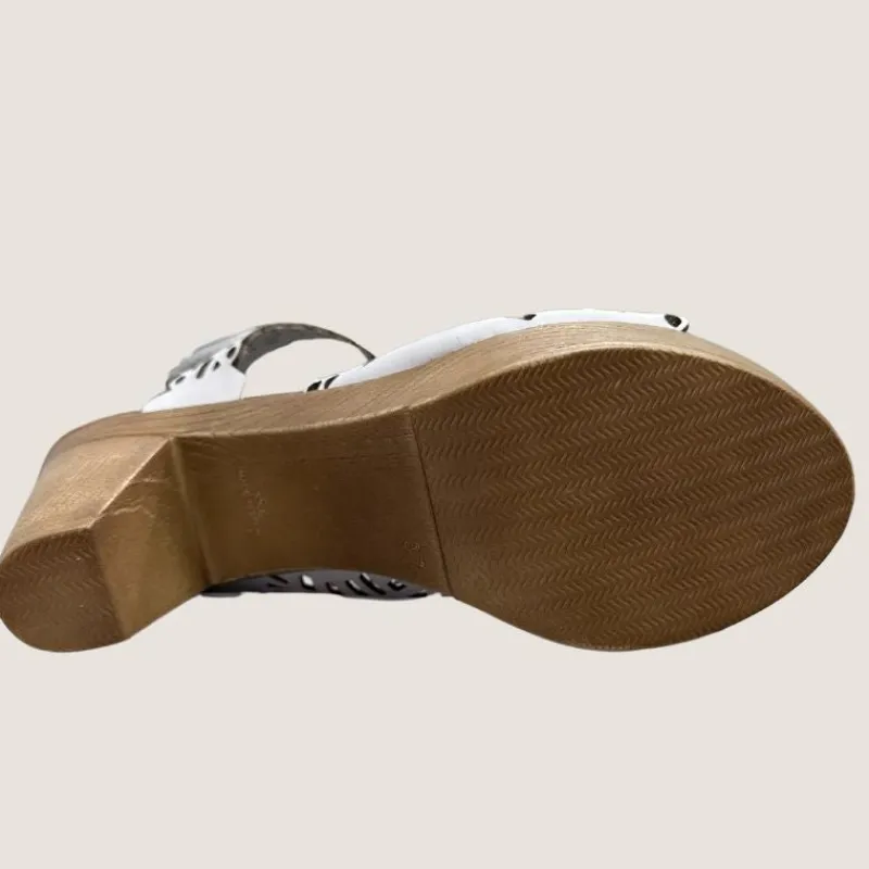 zeta_frills_heel_2.webp Frills Heel | Zeta Fashion